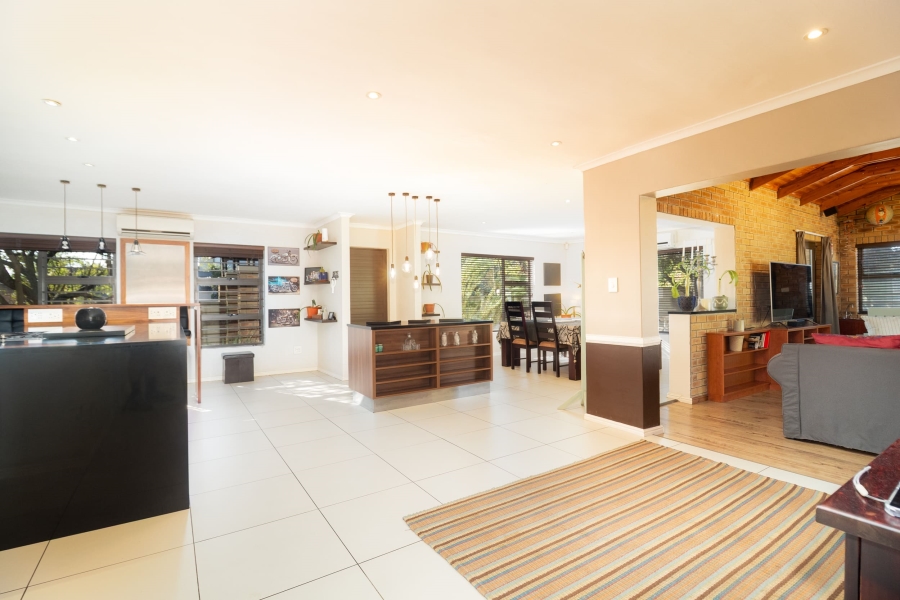 5 Bedroom Property for Sale in Vredekloof Heights Western Cape